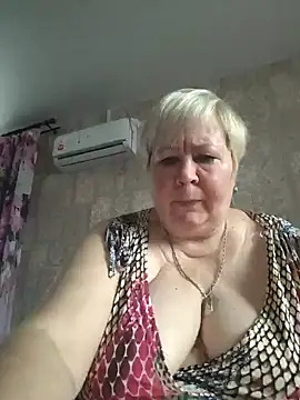 EffectFiona online show from 12-18-24, 04:53