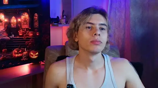 Snapshot of dimitri_tv chatting on 10-12-25, 01:37 dimitri tv online show from 10-12-25, 01:37