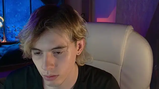 Snapshot of dimitri_tv chatting on 11-04-25, 02:43 dimitri tv online show from 11-04-25, 02:43