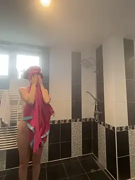 MaviePearl online show from 10-16-25, 08:26