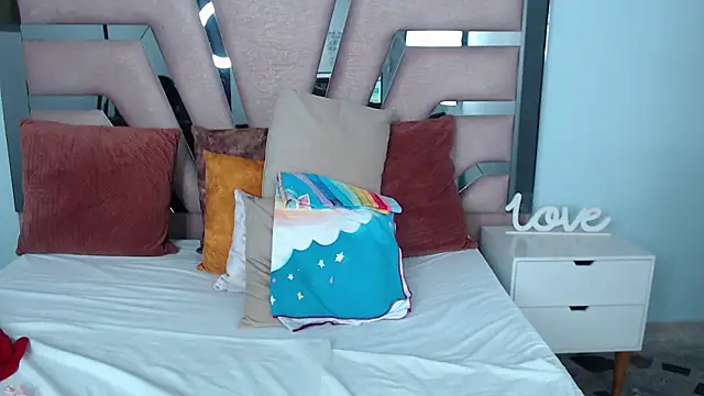 Snapshot of sophia_hadid chatting on 03-17-25, 11:11 sophia hadid online show from 03-17-25, 11:11