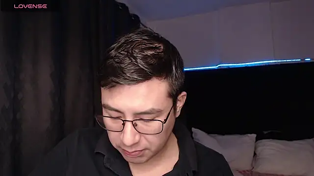 andrewmhilton  online show from 02-12-26, 12:38