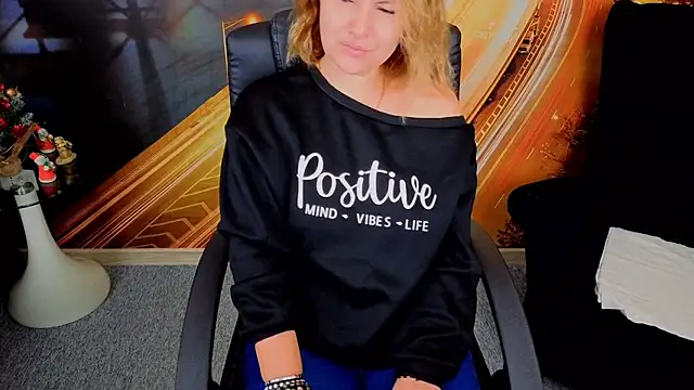 Snapshot of EmmaxPark chatting on 12-15-25, 07:12 EmmaxPark online show from 12-15-25, 07:12