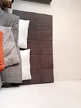 Snapshot of BLACK_BOTTOM03 chatting on 11-28-25, 10:29 BLACK BOTTOM03 online show from 11-28-25, 10:29