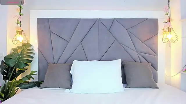 KiarhaTrixie online show from 10-19-25, 03:07