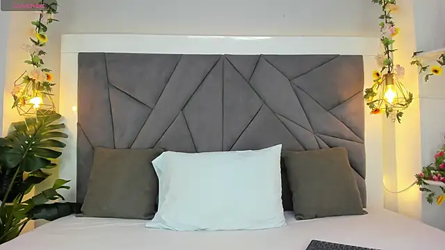 KiarhaTrixie online show from 11-12-25, 03:07