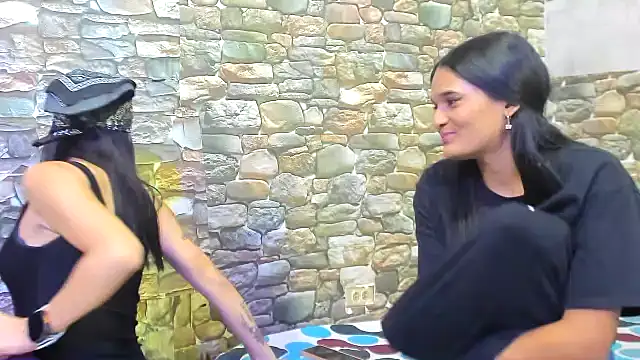 chicamir22 online show from 01-10-25, 11:50