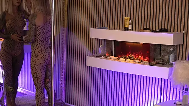 Snapshot of TiffanyMaze chatting on 09-09-25, 06:02 TiffanyMaze online show from 09-09-25, 06:02