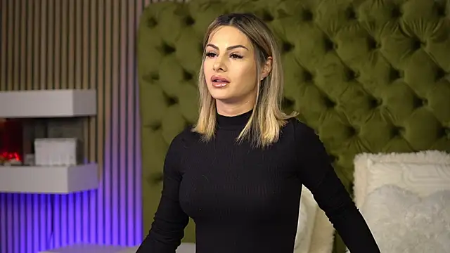 Snapshot of TiffanyMaze chatting on 09-29-25, 06:07 TiffanyMaze online show from 09-29-25, 06:07