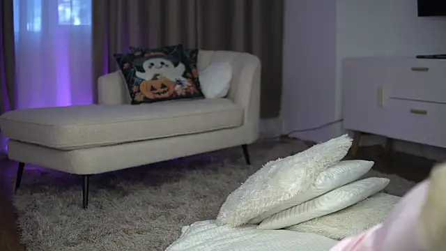 Snapshot of TiffanyMaze chatting on 10-30-25, 11:44 TiffanyMaze online show from 10-30-25, 11:44