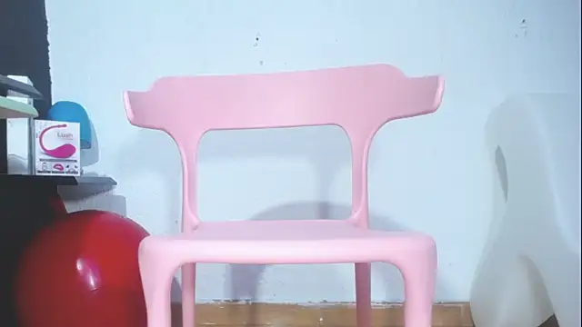 girl squiting online show from 12-31-24, 04:04