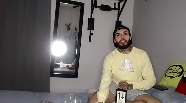 Snapshot of transgenderboy chatting on 03-23-25, 04:05 transgenderboy online show from 03-23-25, 04:05