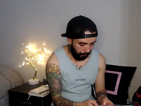 Snapshot of transgenderboy chatting on 09-08-25, 06:51 transgenderboy online show from 09-08-25, 06:51