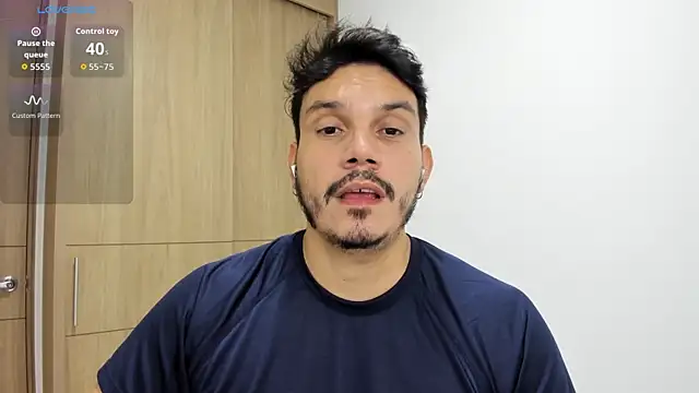 Snapshot of alejandro_stark chatting on 10-21-25, 04:24 alejandro stark online show from 10-21-25, 04:24