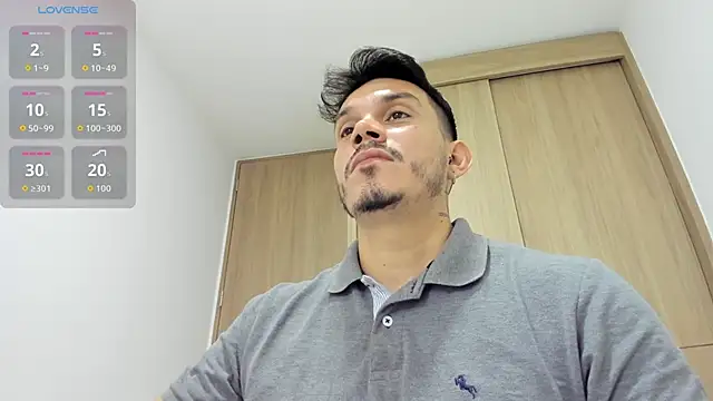 Snapshot of alejandro_stark chatting on 10-23-25, 10:14 alejandro stark online show from 10-23-25, 10:14