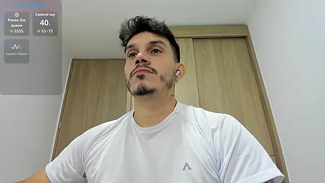 Snapshot of alejandro_stark chatting on 10-24-25, 10:39 alejandro stark online show from 10-24-25, 10:39