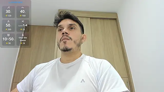 Snapshot of alejandro_stark chatting on 10-25-25, 10:04 alejandro stark online show from 10-25-25, 10:04