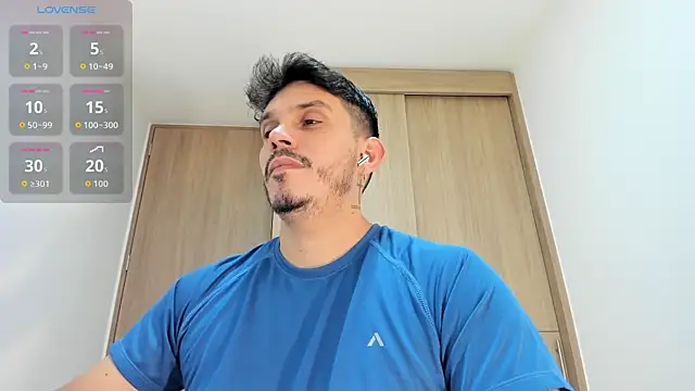 Snapshot of alejandro_stark chatting on 10-27-25, 01:42 alejandro stark online show from 10-27-25, 01:42