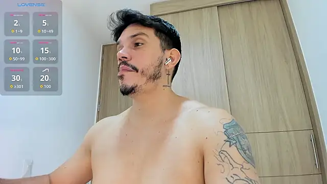 Snapshot of alejandro_stark chatting on 11-06-25, 11:55 alejandro stark online show from 11-06-25, 11:55