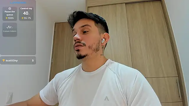 Snapshot of alejandro_stark chatting on 11-10-25, 11:20 alejandro stark online show from 11-10-25, 11:20