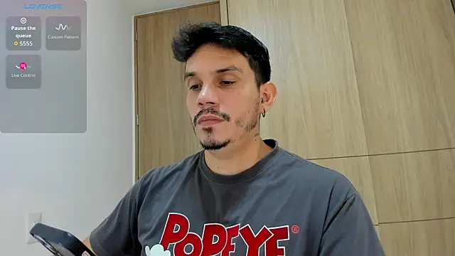 Snapshot of alejandro_stark chatting on 11-25-25, 12:21 alejandro stark online show from 11-25-25, 12:21