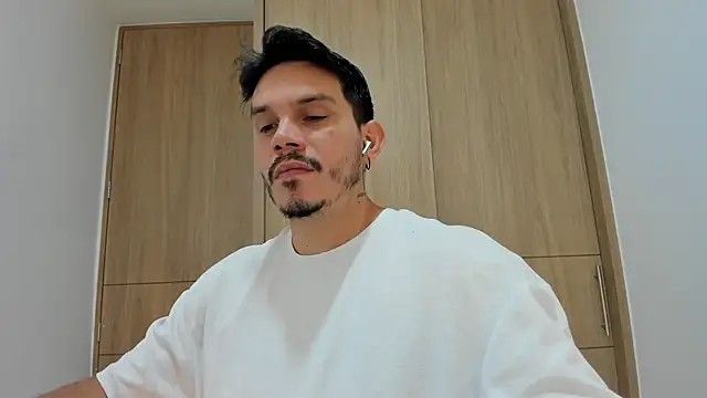 Snapshot of alejandro_stark chatting on 11-29-25, 08:06 alejandro stark online show from 11-29-25, 08:06