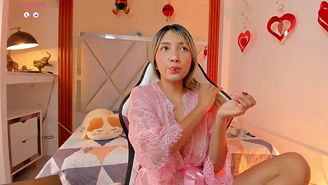 Snapshot of Happy_tits chatting on 01-06-25, 11:07 Happy tits online show from 01-06-25, 11:07