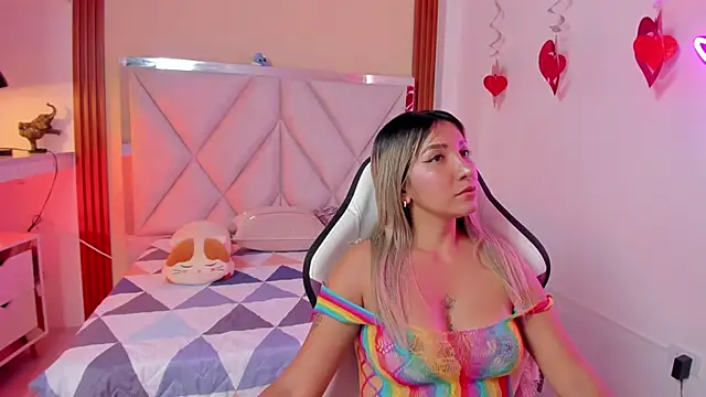 Snapshot of Happy_tits chatting on 02-03-25, 07:52 Happy tits online show from 02-03-25, 07:52