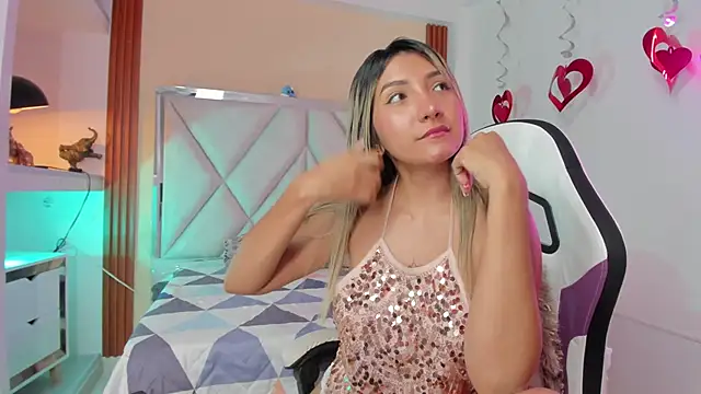 Snapshot of Happy_tits chatting on 02-07-25, 06:56 Happy tits online show from 02-07-25, 06:56