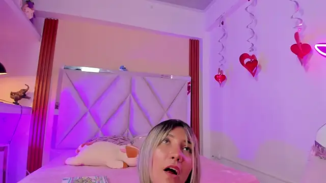 Snapshot of Happy_tits chatting on 02-11-25, 09:35 Happy tits online show from 02-11-25, 09:35