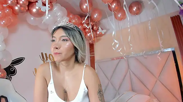 Snapshot of Happy_tits chatting on 03-13-25, 12:56 Happy tits online show from 03-13-25, 12:56