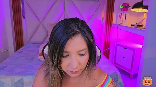 Snapshot of Happy_tits chatting on 10-23-25, 06:50 Happy tits online show from 10-23-25, 06:50