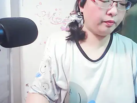 Snapshot of xiaorou-z chatting on 02-25-26, 04:16 xiaorou-z online show from 02-25-26, 04:16