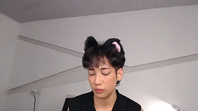 hot little bunny online show from 02-08-25, 11:45