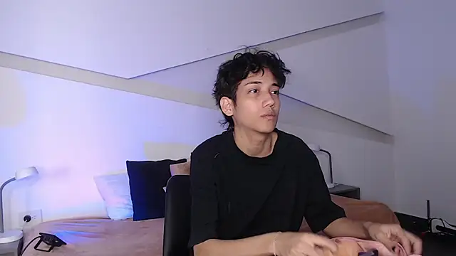 hot little bunny online show from 03-06-25, 08:37