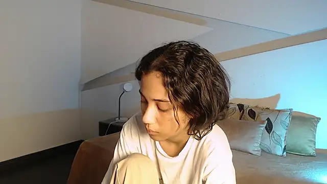 hot little bunny online show from 10-03-25, 09:23