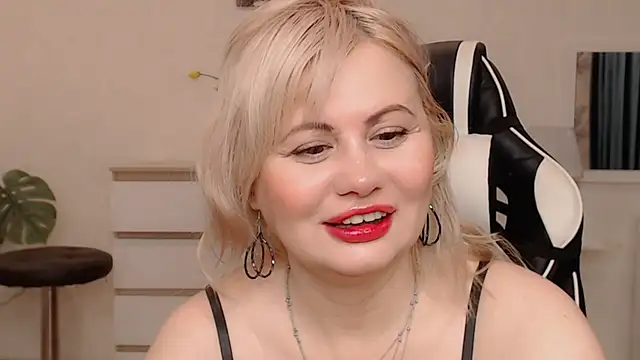 Lola Richie online show from 10-12-25, 05:50