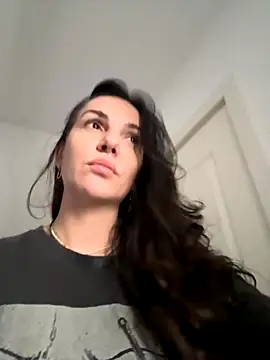 Snapshot of TaniaAmore chatting on 10-27-25, 07:40 TaniaAmore online show from 10-27-25, 07:40