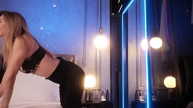 Rikka Moore online show from 10-25-25, 11:40