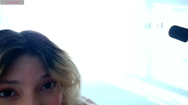 Snapshot of Ania_jones chatting on 10-17-25, 09:39 Ania jones online show from 10-17-25, 09:39