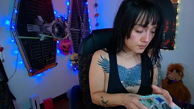 juanita adams online show from 11-12-25, 04:40