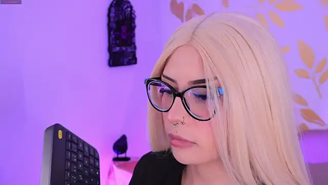 Misselektra   online show from 10-30-25, 04:58