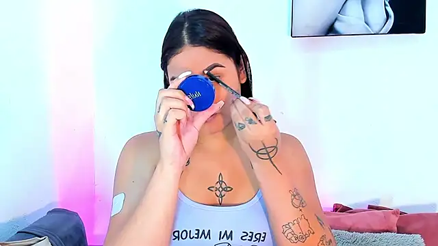 Snapshot of mabellfox chatting on 10-27-25, 10:14 mabellfox online show from 10-27-25, 10:14