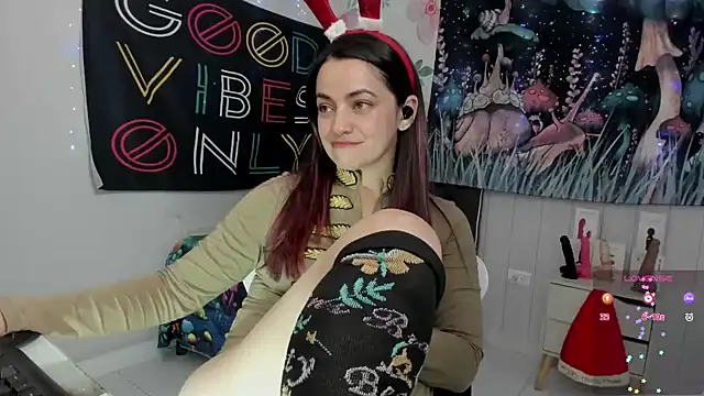 LovelyAzucena online show from 12-18-24, 06:25