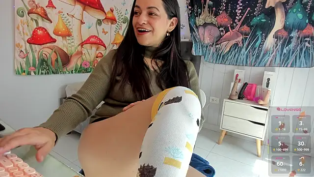 LovelyAzucena online show from 11-28-25, 02:53