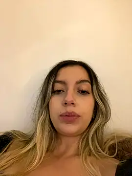 Snapshot of mari_ana02 chatting on 10-04-25, 09:57 mari ana02 online show from 10-04-25, 09:57