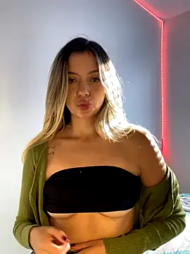 Snapshot of mari_ana02 chatting on 10-12-25, 08:52 mari ana02 online show from 10-12-25, 08:52