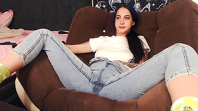 Snapshot of BalleyFire chatting on 11-13-25, 10:41 BalleyFire online show from 11-13-25, 10:41