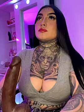 CloeeBeckam online show from 12-16-25, 08:19