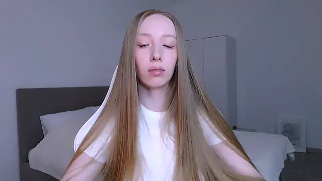 Luna insniity online show from 02-24-26, 08:51